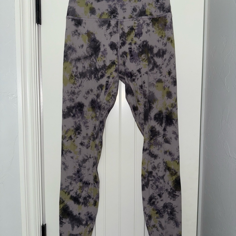 Lululemon Athletica Gray and Green Tie-Dye Leggings